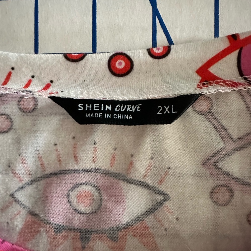 Eye Pattern Graphic Tee - Picture 2 of 6